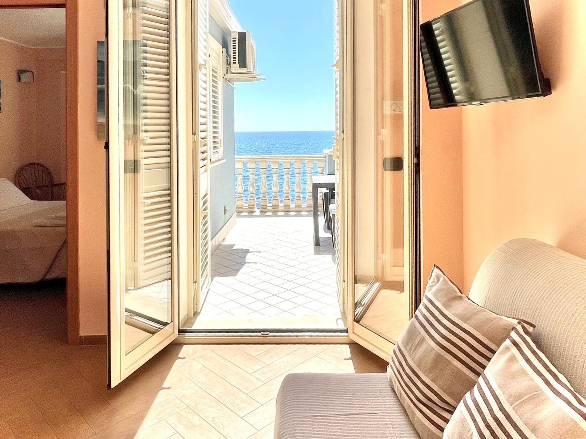 Maremare Apartments Giardini Naxos Luaran gambar